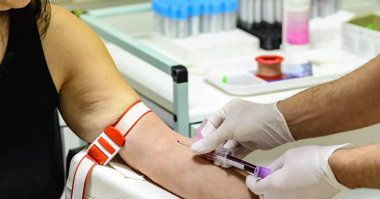 Niskie żelazo, hemoglobina w normie? Zrozum utajony niedobór!