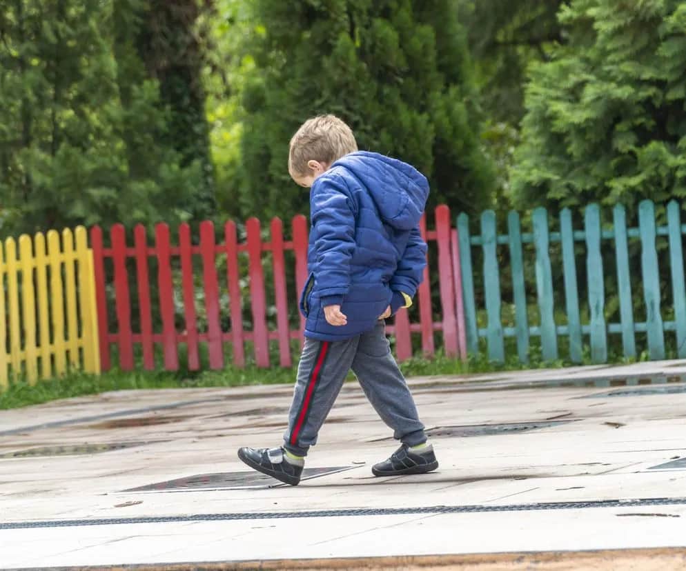 Drętwienie rąk w nocy: ZCN, kręgosłup, pozycja snu co Cię budzi?