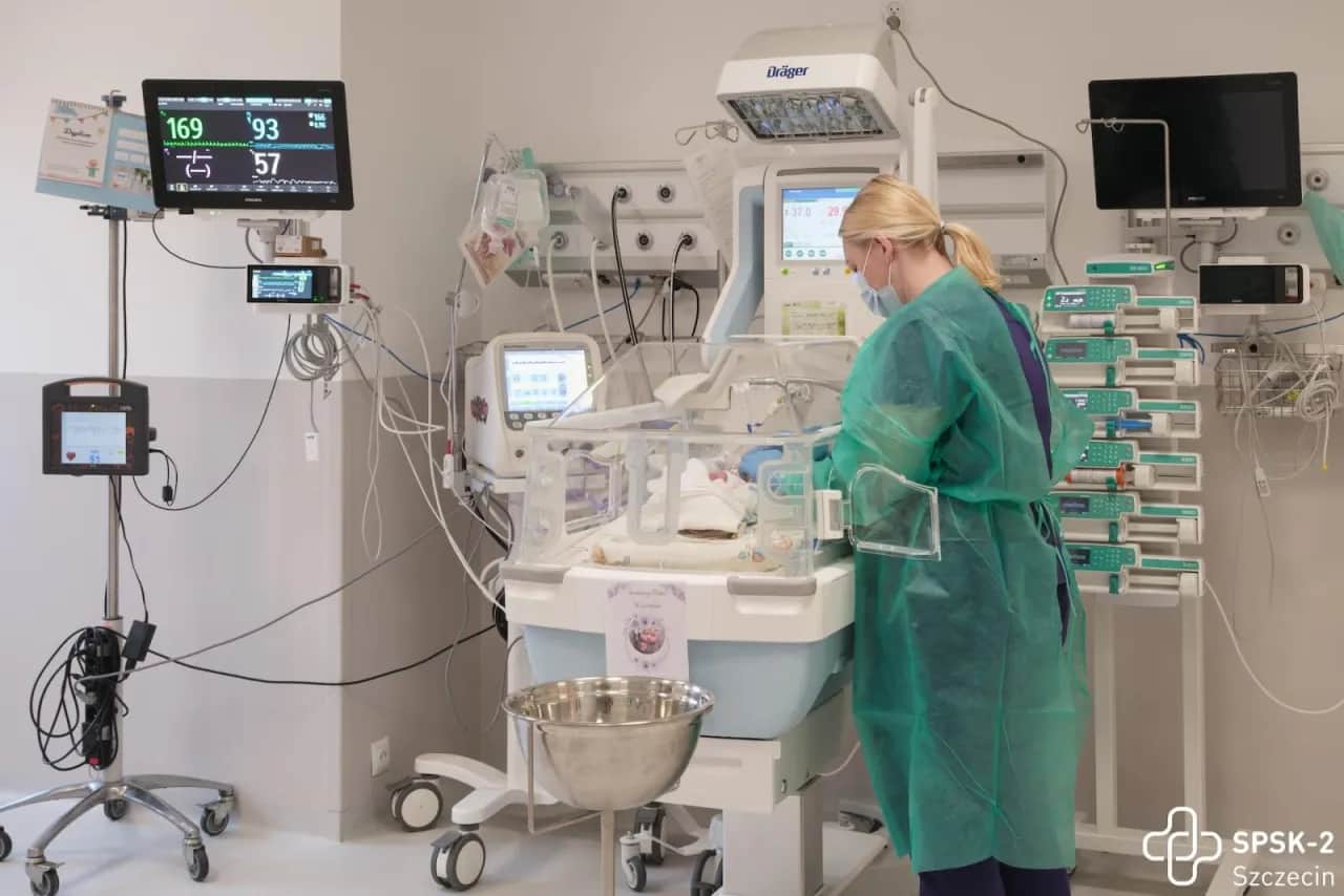 Jak pobrać mocz od niemowlaka chłopca? Prosto i bez stresu!